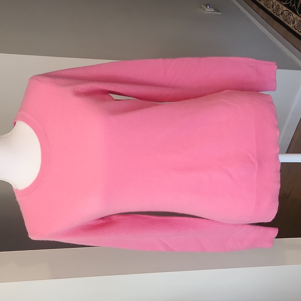 100% cashmere Tahari Pink Crew Neck Sweater